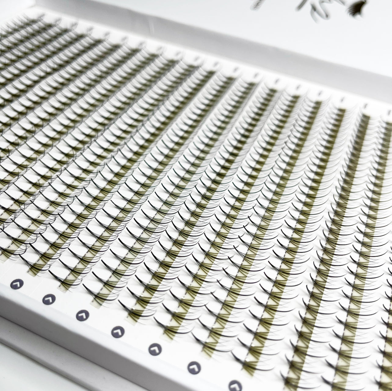 Wispy Pro-made Fans - Mixed Length - XL Tray (600 Fans)